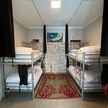 Hoja * Tirana